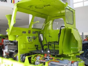 traktor T-4A kabina