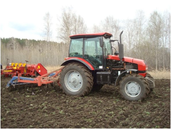traktor-mtz-1523