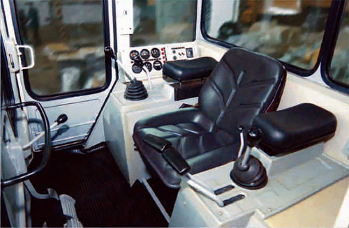 Кабина бульдозера Б12