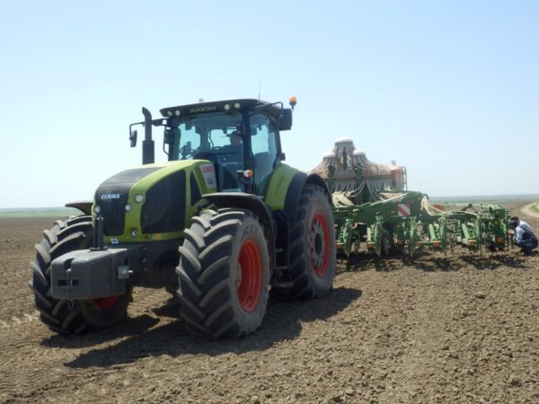 CLAAS изучает эффективность работы трактора AXION