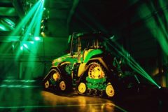 John Deere представила четырехгусеничный трактор 8RX, отвечающий самым современным трендам