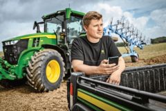 John Deere поможет хозяйствам