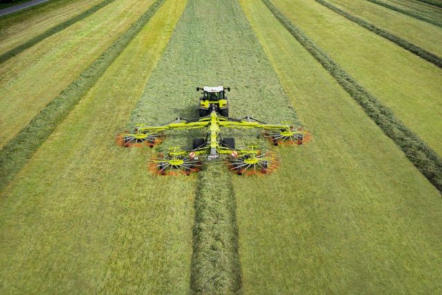 НОВЫЕ ЧЕТЫРЕХРОТОРНЫЕ ВАЛКОВАТЕЛИ CLAAS С ШИРИНОЙ ЗАХВАТА ОТ 9,30 ДО 15 М