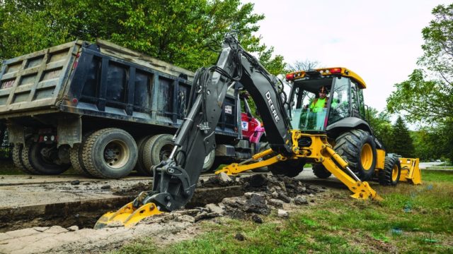 JOHN DEERE ПРАЗДНУЕТ 50-ЛЕТНИЙ ЮБИЛЕЙ ЭКСКАВАТОРОВ-ПОГРУЗЧИКОВ