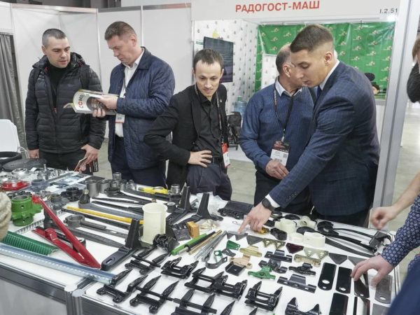 Праздник сельхозтехники: АГРОСАЛОН 2022 открыт!