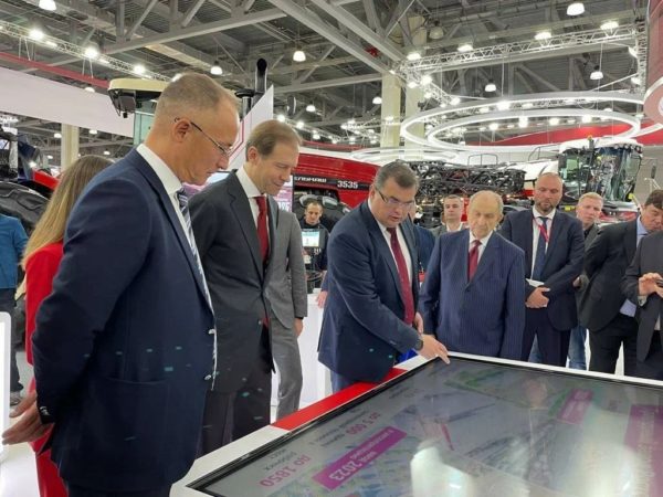 Праздник сельхозтехники: АГРОСАЛОН 2022 открыт!