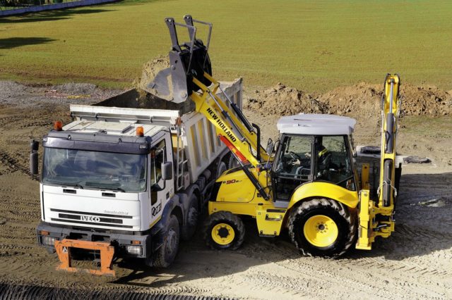 Отзывы владельцев и операторов экскаваторов-погрузчиков New Holland B80B