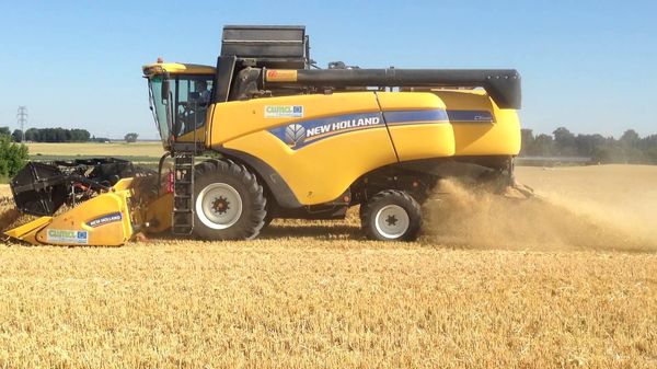 Особенности комбайна New Holland CX 6090